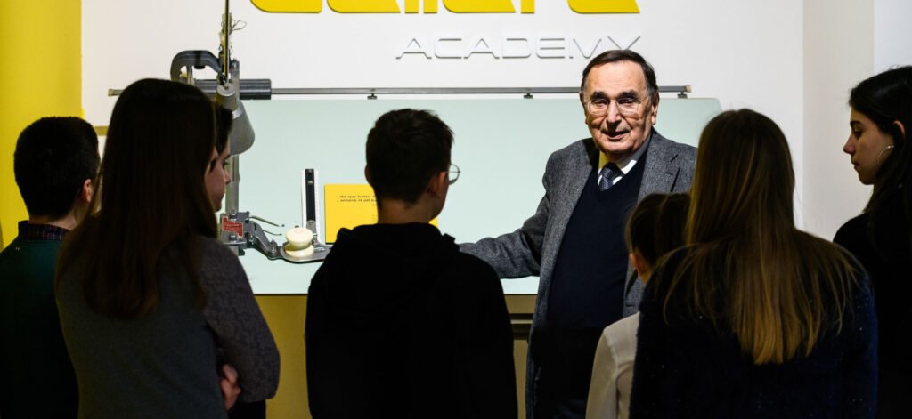 Giampaolo Dallara con i ragazzi dell