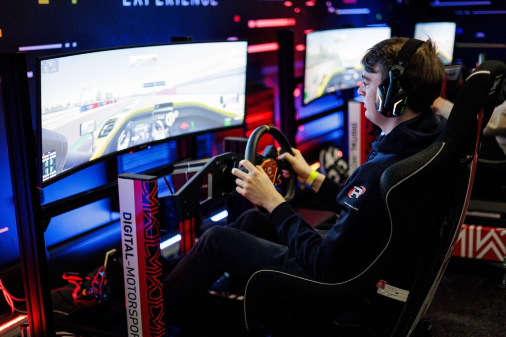 Sim racing, quando il motorsport corre anche nel digitale: dai campionati esport ai team professionistici img 4242