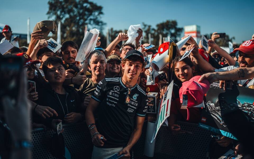kimi con fan